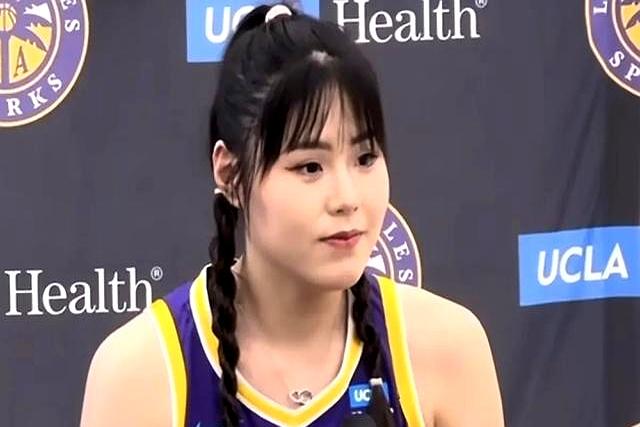 李月汝首发砍10分15板篮板创WNBA生涯新高的简单介绍
