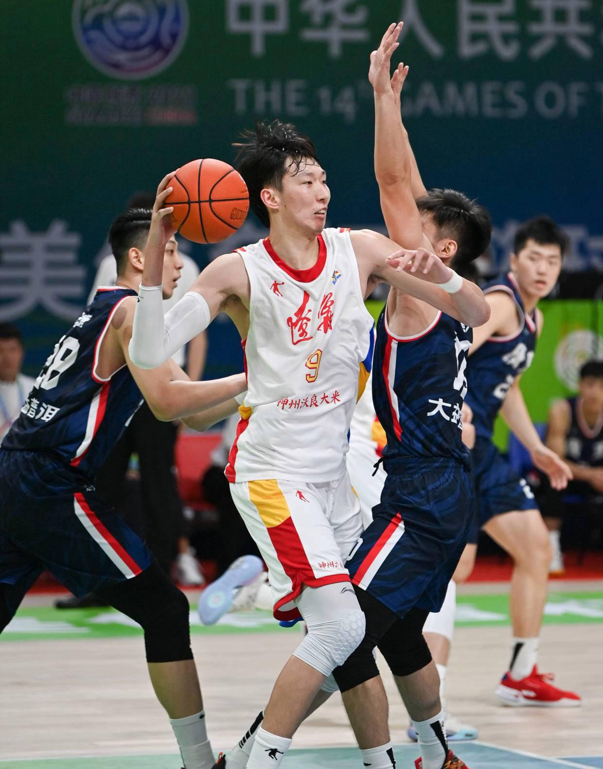 包含男篮热身赛回顾：周琦16分9篮板，中国不敌斯洛文尼亚的词条