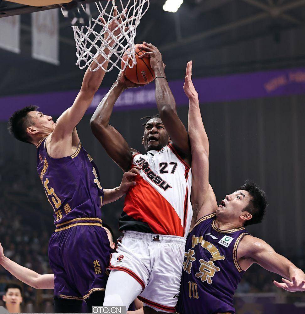 杰伦-莱利加盟江苏肯帝亚在希腊联赛场均24分的简单介绍