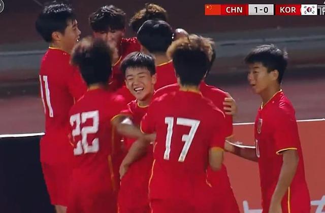中国男足逆转亚洲冠军，球迷沸腾了，下轮能否战胜韩国