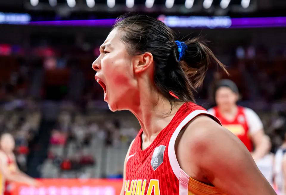天博体育-中国女篮狂胜韩国获季军张子宇内线进攻